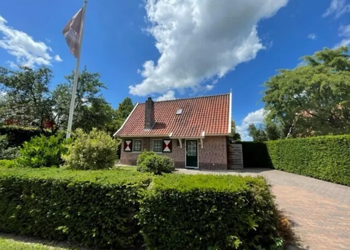De Goudvink 7-persoons, overdekte hottub en loungebank, finse sauna, wifi, sunshower